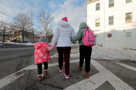 Courts Rule Opposing White House on Removing Central American Minors and Venezuelans